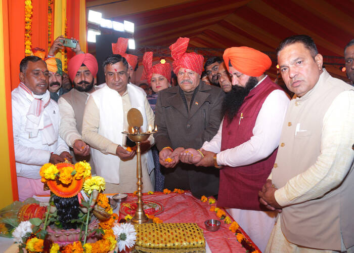 पिहोवा। महोत्सव के पहले दिन सांस्कृतिक प्रस्तुतियां देती छात्राएं। स्वयं पिहोवा। महोत्सव के पहले दिन सांस्कृतिक प्रस्तुतियां देती छात्राएं। स्वयं