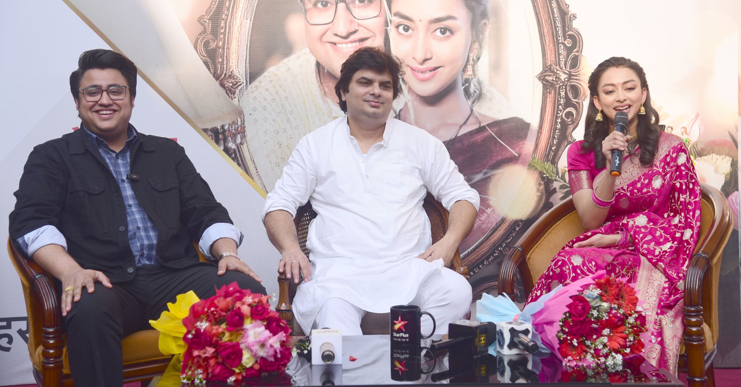 प्रेसवार्ता के दौरान धारावाहिक की टीम के सदस्य व हास्य कलाकार अन्नू अवस्थी, सचिन पांडेय (बीच मे