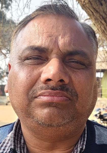 पुवायां मंडी परिसर में खड़ीं धान भरी ट्राॅलियां। संवाद पुवायां मंडी परिसर में खड़ीं धान भरी ट्राॅलियां। संवाद