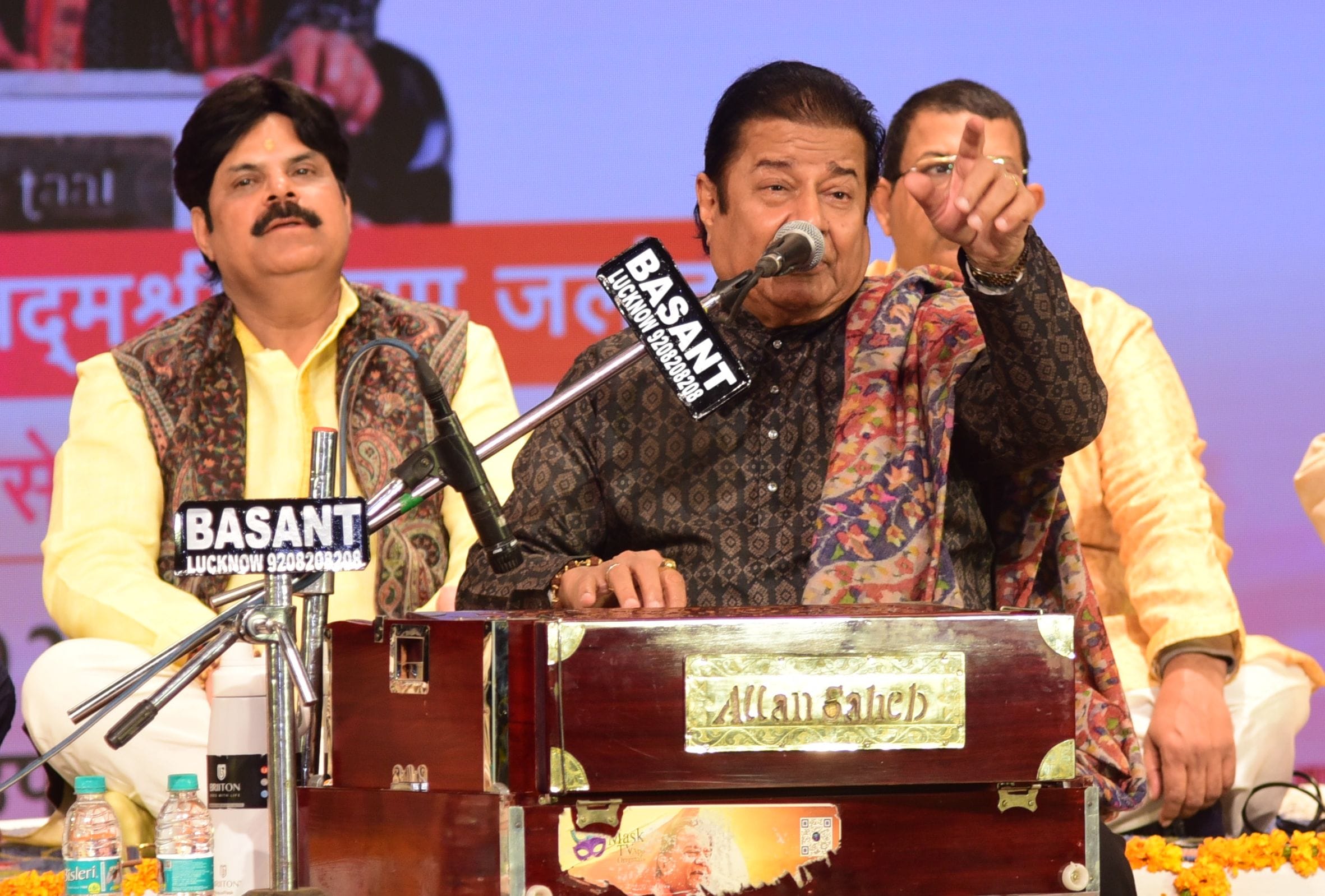 सुरों की मिठास और श्रद्धा की गरिमा से सजी सोमवार की शाम भातखंडे संस्कृति विश्वविद्यालय में यादग सुरों की मिठास और श्रद्धा की गरिमा से सजी सोमवार की शाम भातखंडे संस्कृति विश्वविद्यालय में यादग