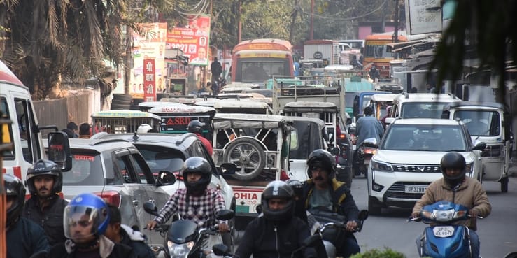 शहर के विभिन्न इलाकों में सोमवार को लगा जाम। शहर के विभिन्न इलाकों में सोमवार को लगा जाम।
