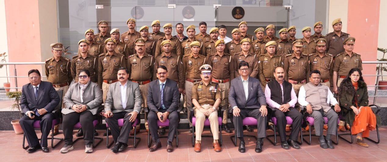 उत्तर प्रदेश स्टेट इंस्टीट्यूट ऑफ फॉरेंसिक साइंस में सोमवार को क्राइम सीन मैनेजमेंट कोर्स के दू