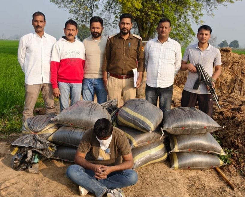 20जेएनडी07-खेत में चुरापोस्ट छिपाने के लिए बनाया हुआ लोहे का तहखाना। स्रोत वीडियो ग्रेब।