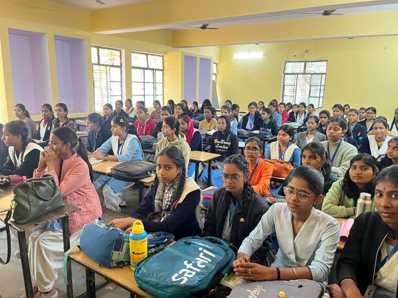अमर उजाला तनाव मुक्त परीक्षा कार्यक्रम का हिस्सा बनी बोर्ड की छात्राएं। संवाद अमर उजाला तनाव मुक्त परीक्षा कार्यक्रम का हिस्सा बनी बोर्ड की छात्राएं। संवाद