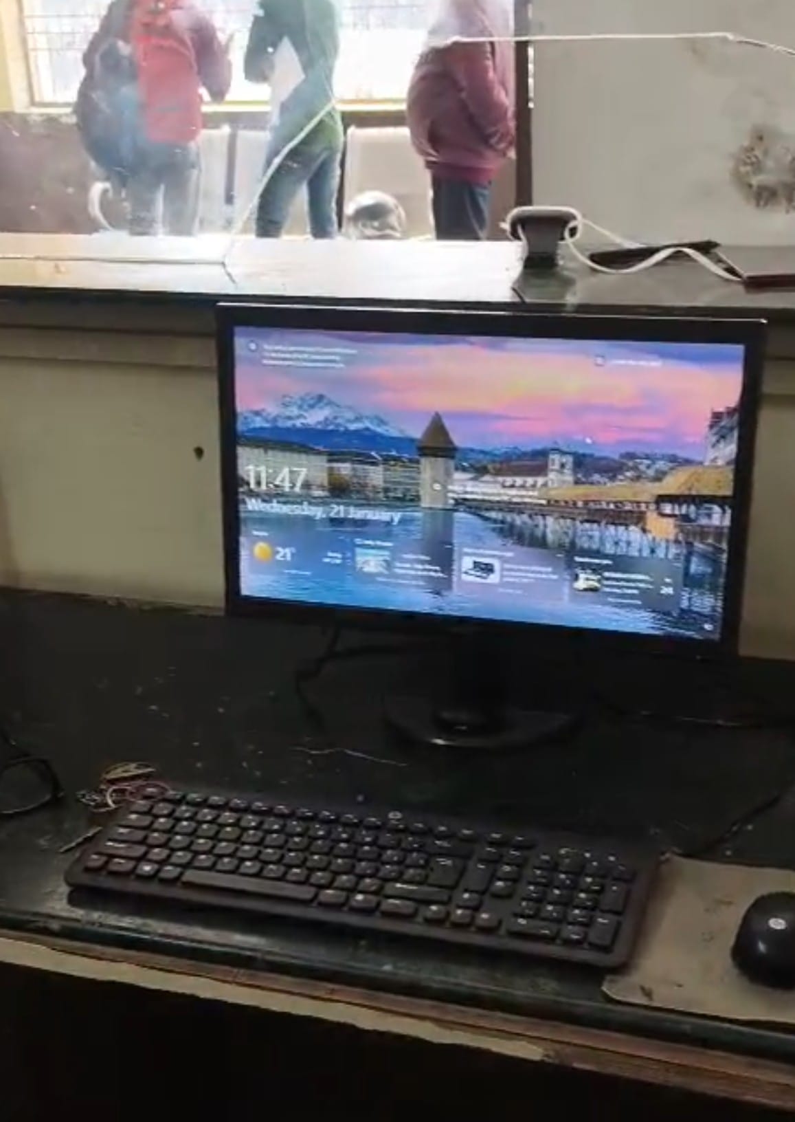 ड्राइविंग लाइसेंस बनाने वाली अब खुद लगा रही कम्प्यूटर, वेबकैम, कर्मियों के सिस्टम लौटाए