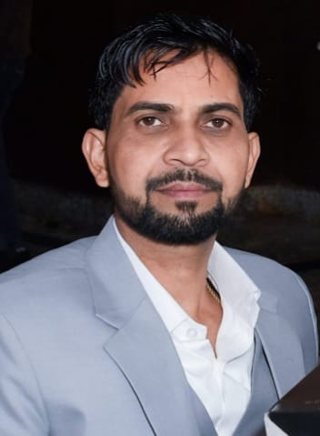 फोटो 20 एचएएमपी 23- शहर के बेतवा पुल पर लगा जाम। संवाद