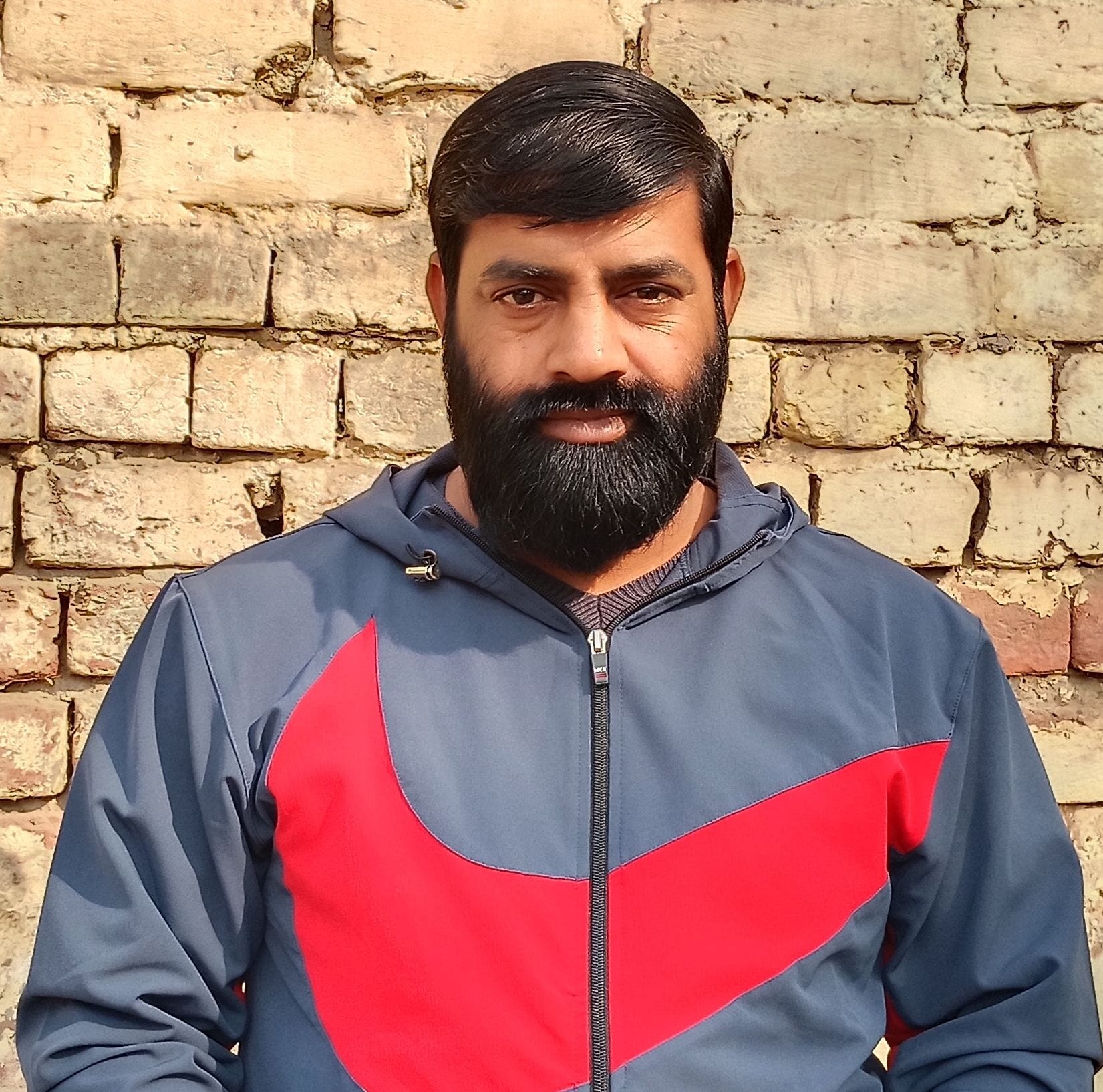 फोटो संख्या:78 लोक निर्माण विश्राम गृह के पास टैक्सी स्टेंड पर खड़े वाहन---संवाद