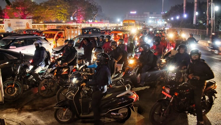 मंगलवार को शहर के विभिन्न इलाकों में लगा जाम। 