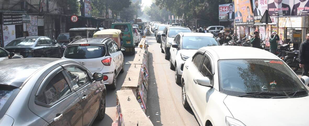 मंगलवार को शहर के विभिन्न इलाकों में लगा जाम। 