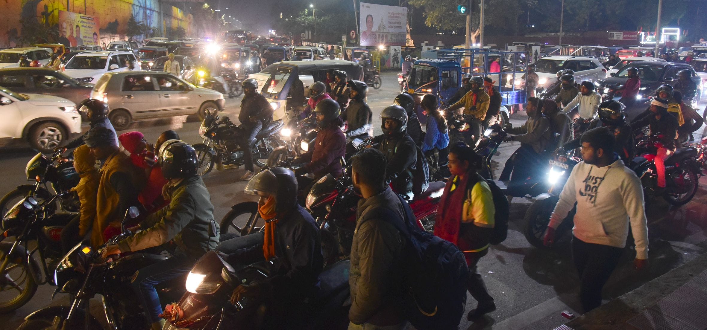 मंगलवार को शहर के विभिन्न इलाकों में लगा जाम। 