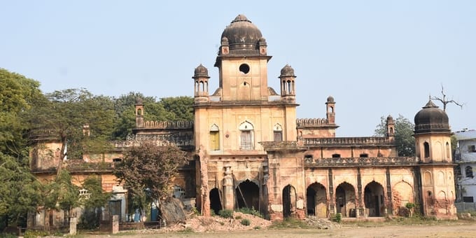 नवाबी दौर से स्वतंत्रता संग्राम तक की साक्षी रही रिफा-ए-आम इमारत अब बदहाल नवाबी दौर से स्वतंत्रता संग्राम तक की साक्षी रही रिफा-ए-आम इमारत अब बदहाल