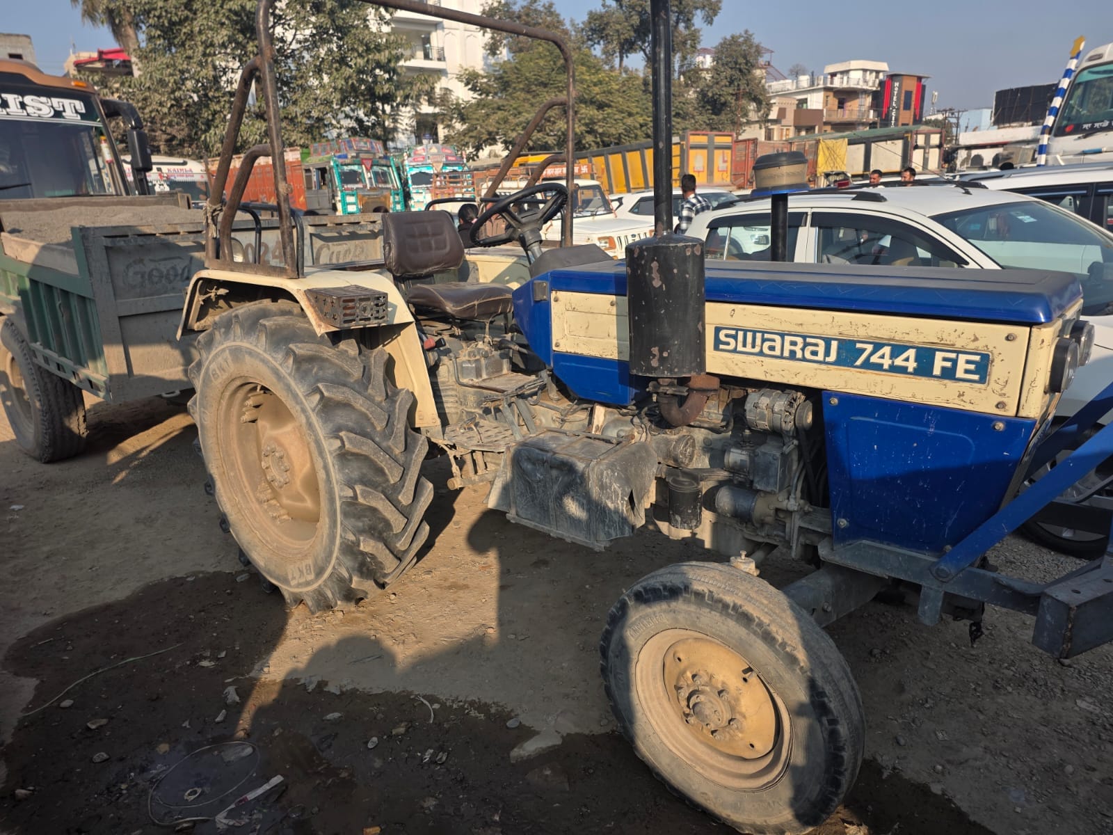 ओवर लोड,अवैैध खनन व तेज रफ्तारी के चालन करजब्त वाहन पांवटा थाना के बाहर मैदान में लाए गए। स्रोत ओवर लोड,अवैैध खनन व तेज रफ्तारी के चालन करजब्त वाहन पांवटा थाना के बाहर मैदान में लाए गए। स्रोत