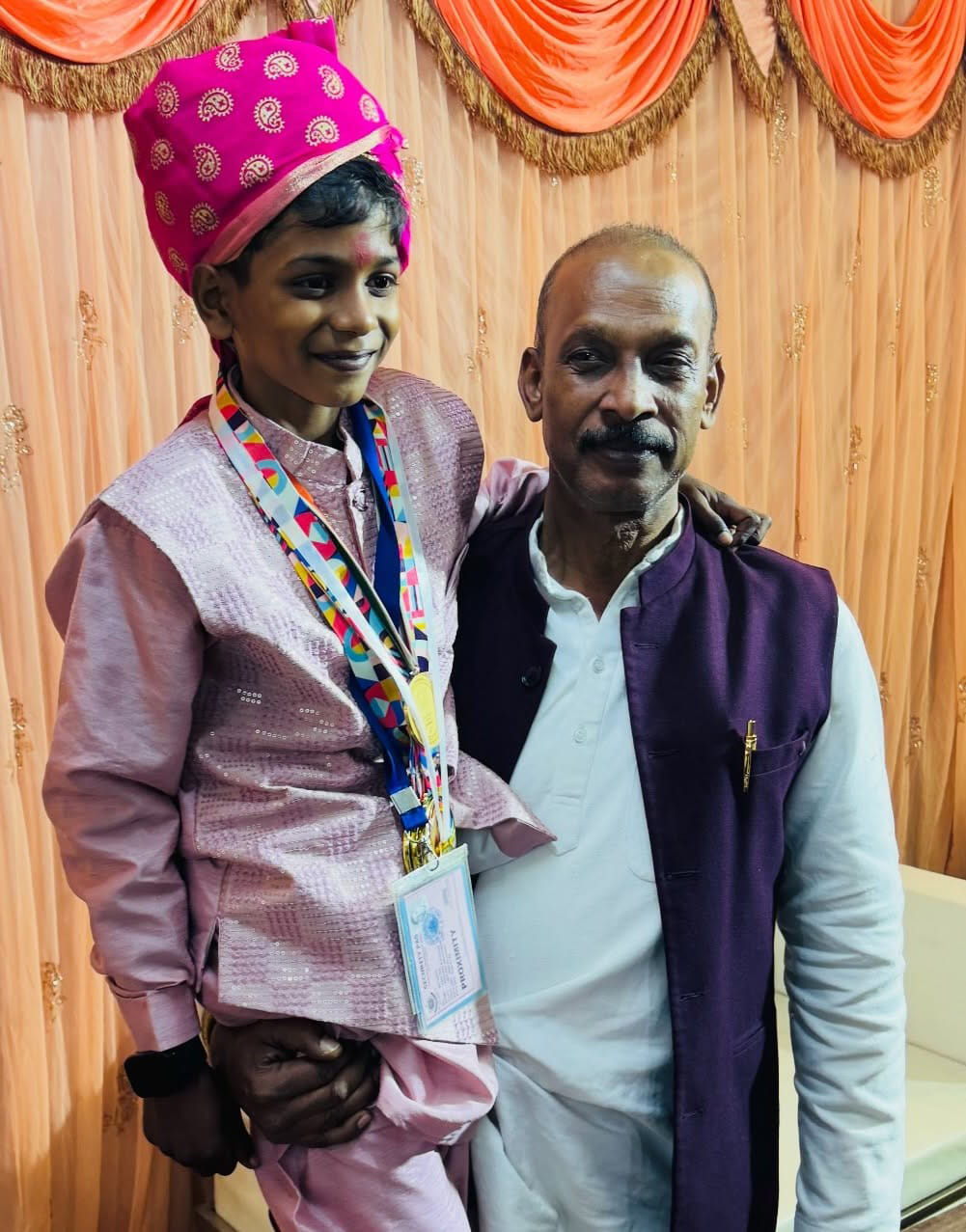 प्रयागराज में अजयराज और उसके पिता वीरभान का हुआ सम्मान प्रयागराज में अजयराज और उसके पिता वीरभान का हुआ सम्मान
