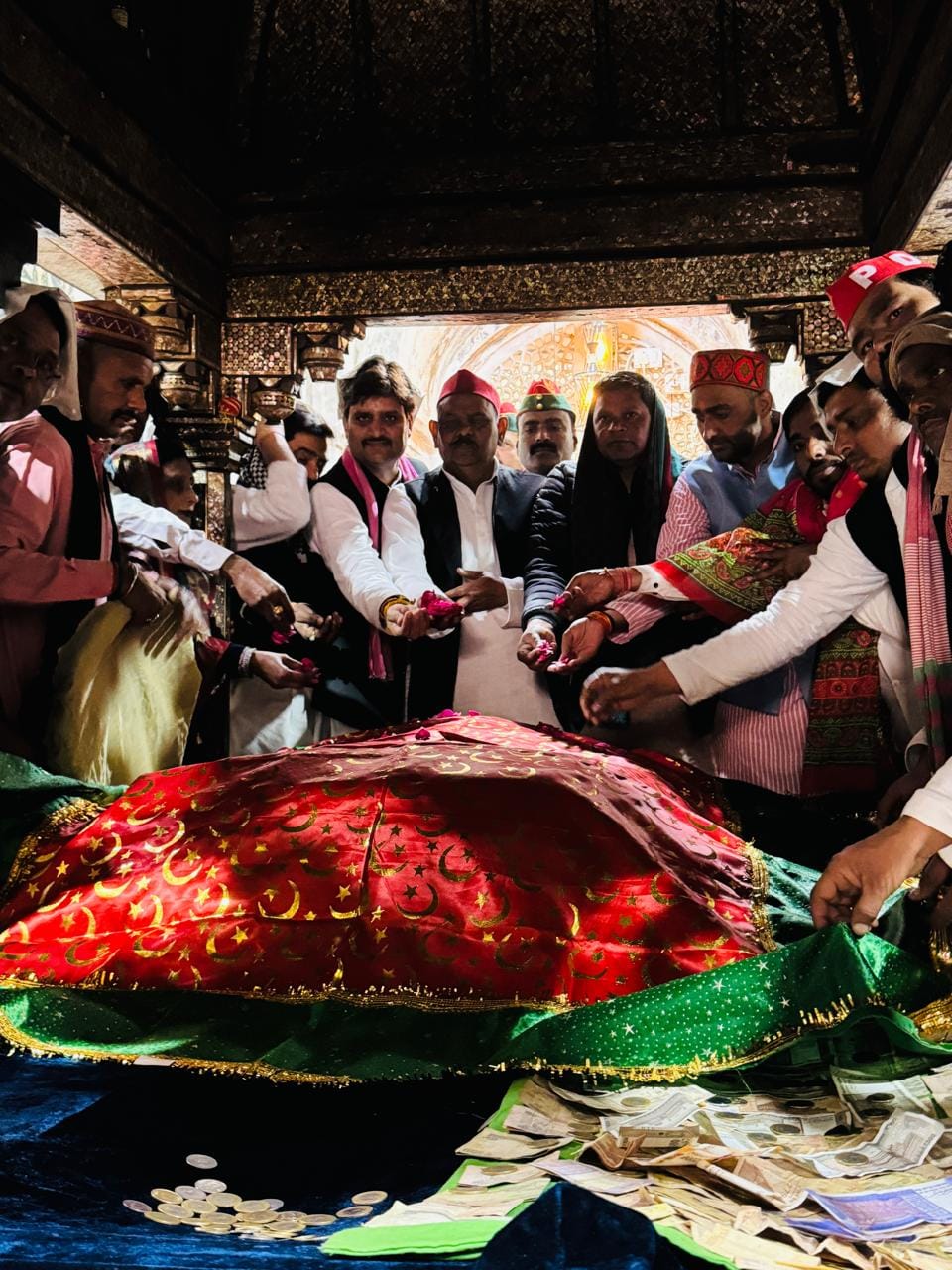 सपा के नवनिर्वाचित अध्यक्ष का स्वागत करते हुए, सपा के नवनिर्वाचित अध्यक्ष हजरत शेख सलीम चिश्ती सपा के नवनिर्वाचित अध्यक्ष का स्वागत करते हुए, सपा के नवनिर्वाचित अध्यक्ष हजरत शेख सलीम चिश्ती