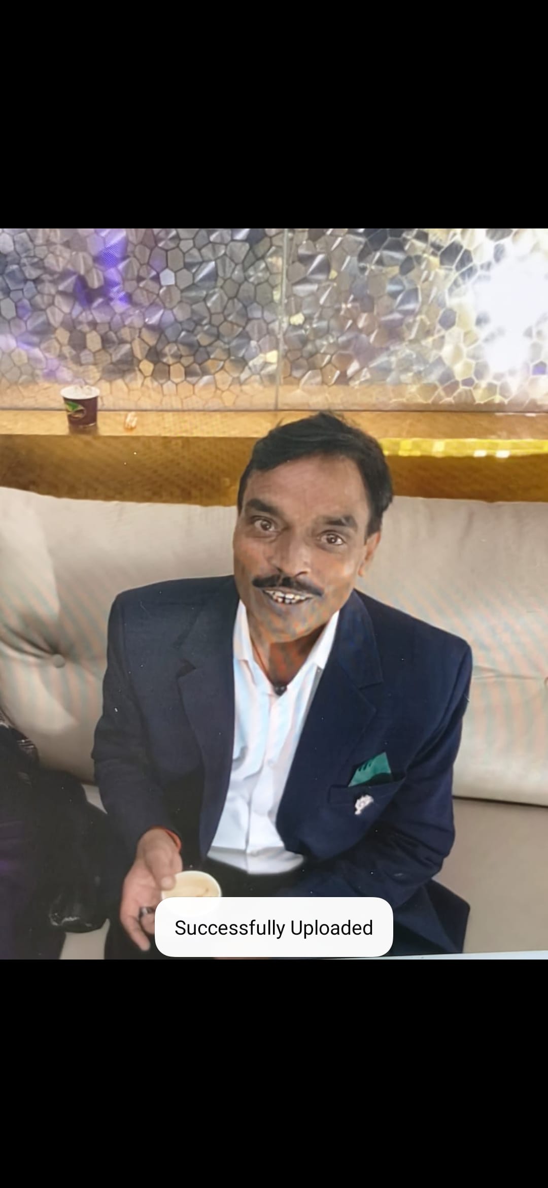 शामली में माजरा रोड पर मृतक विशाल के घर पर लगी भीड़ । संवाद