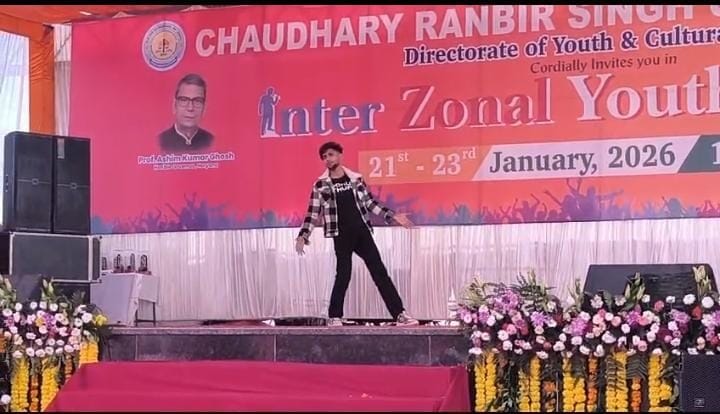 21जेएनडी19: जोनल यूथ फेस्टिवल में सांस्कृतिक नृत्य करती कलाकार। संवाद