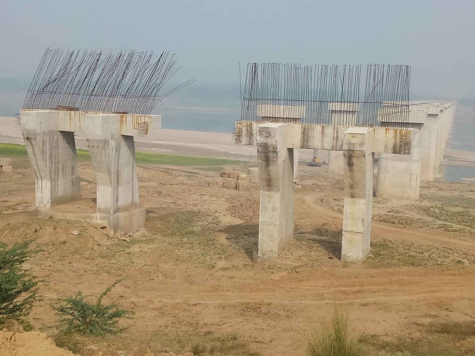 फोटो 21 एचएएमपी 25- शहर से निकले टूलेन हाईवे पर फर्राटा भरते वाहन। संवाद