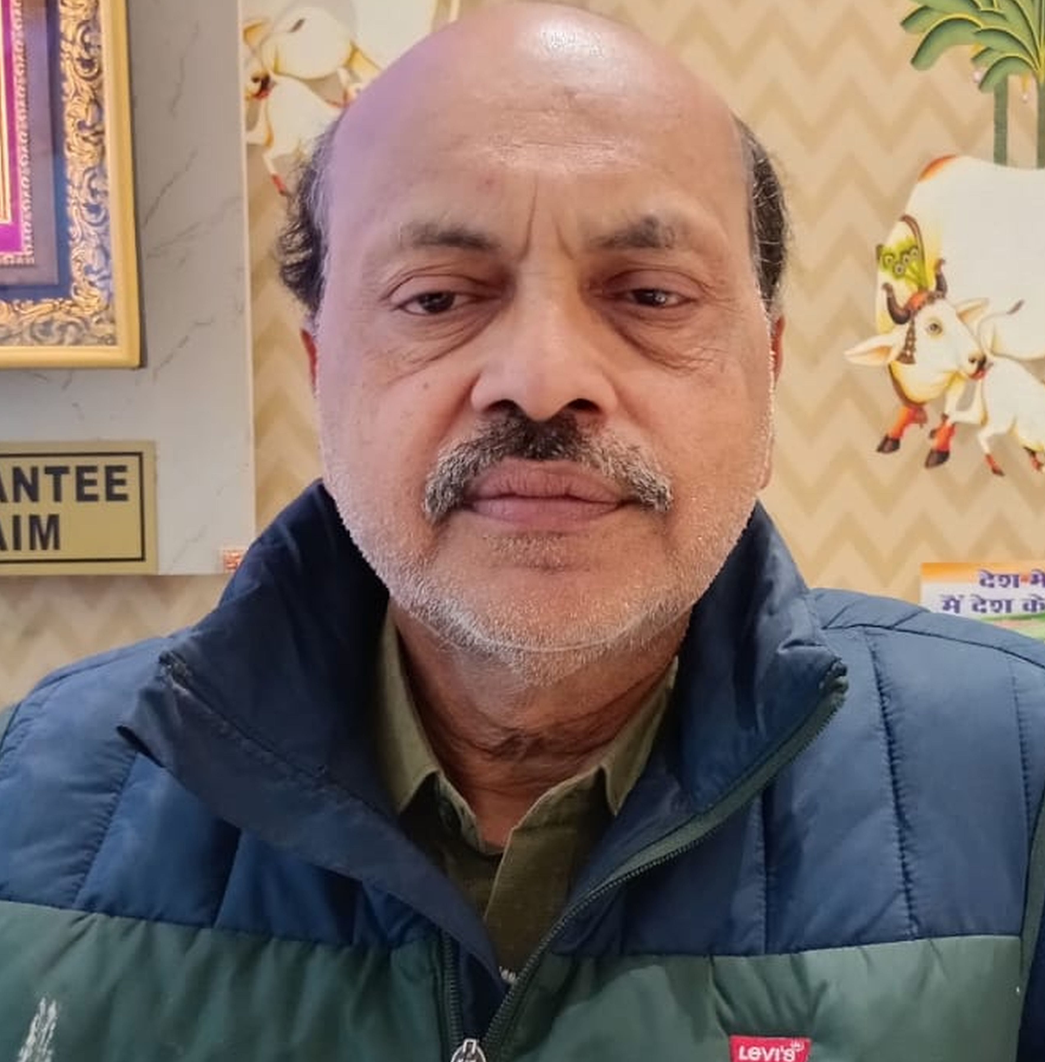 फोटो संख्या:65 दुकान में साड़ी खरीदती महिलाएं। संवाद फोटो संख्या:65 दुकान में साड़ी खरीदती महिलाएं। संवाद