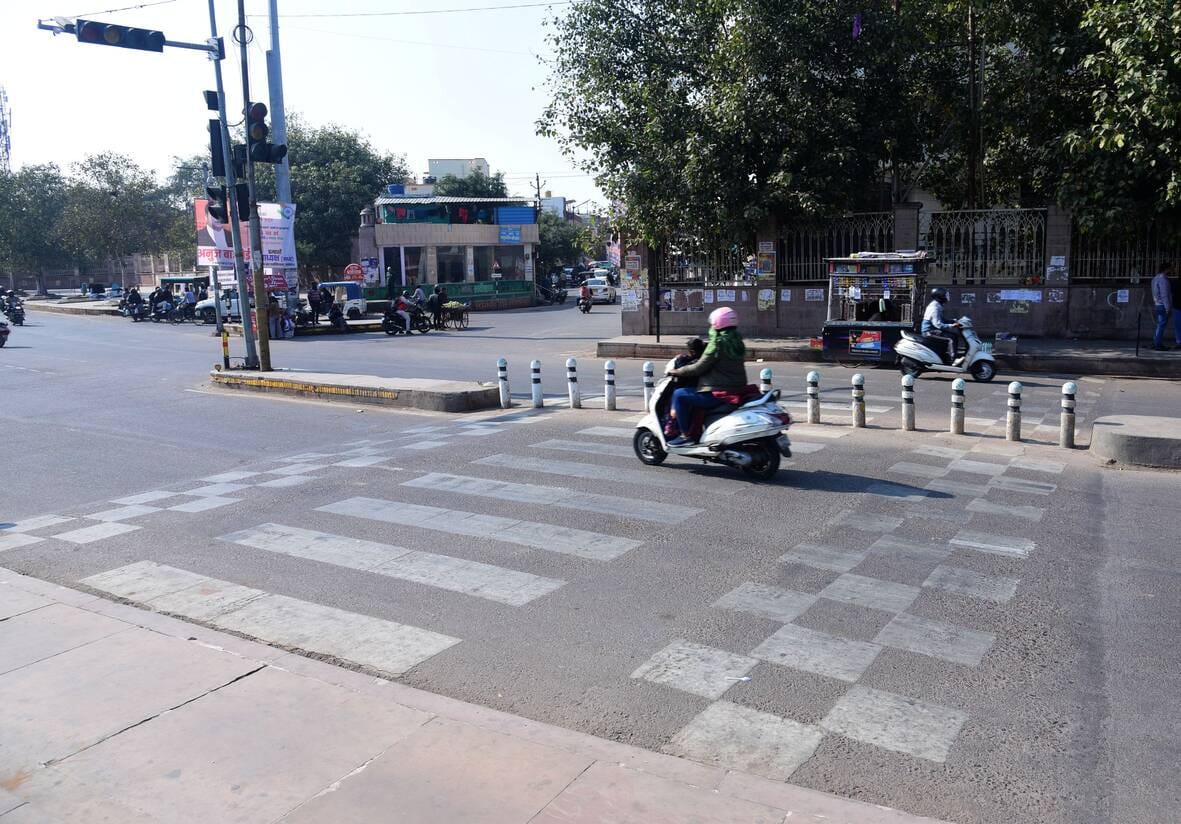 गड़बड़ रोड इंजीनियरिंग का नमूना।