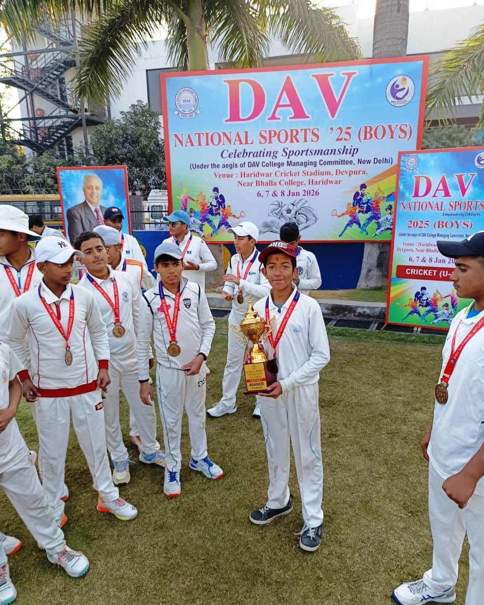 कार्यक्रम में भाग लेते हुए विद्यार्थी व स्टाफ सदस्य कार्यक्रम में भाग लेते हुए विद्यार्थी व स्टाफ सदस्य