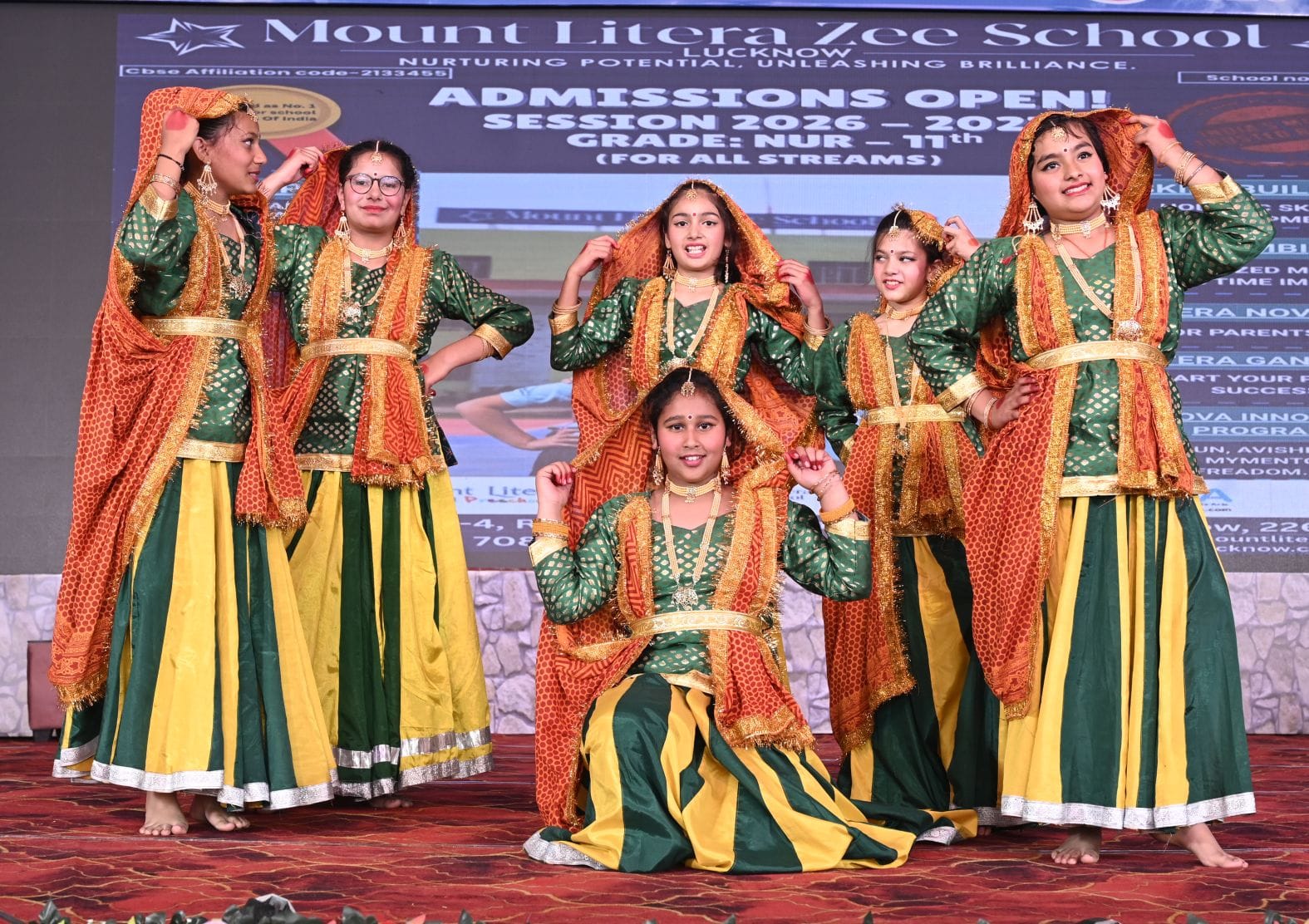 उत्तरायणी कौथिग के आठवें दिन बुधवार को प्रस्तुति देते कलाकार। उत्तरायणी कौथिग के आठवें दिन बुधवार को प्रस्तुति देते कलाकार।