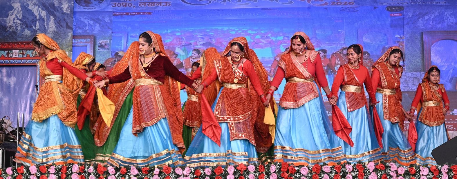 उत्तरायणी कौथिग के आठवें दिन बुधवार को प्रस्तुति देते कलाकार। उत्तरायणी कौथिग के आठवें दिन बुधवार को प्रस्तुति देते कलाकार।