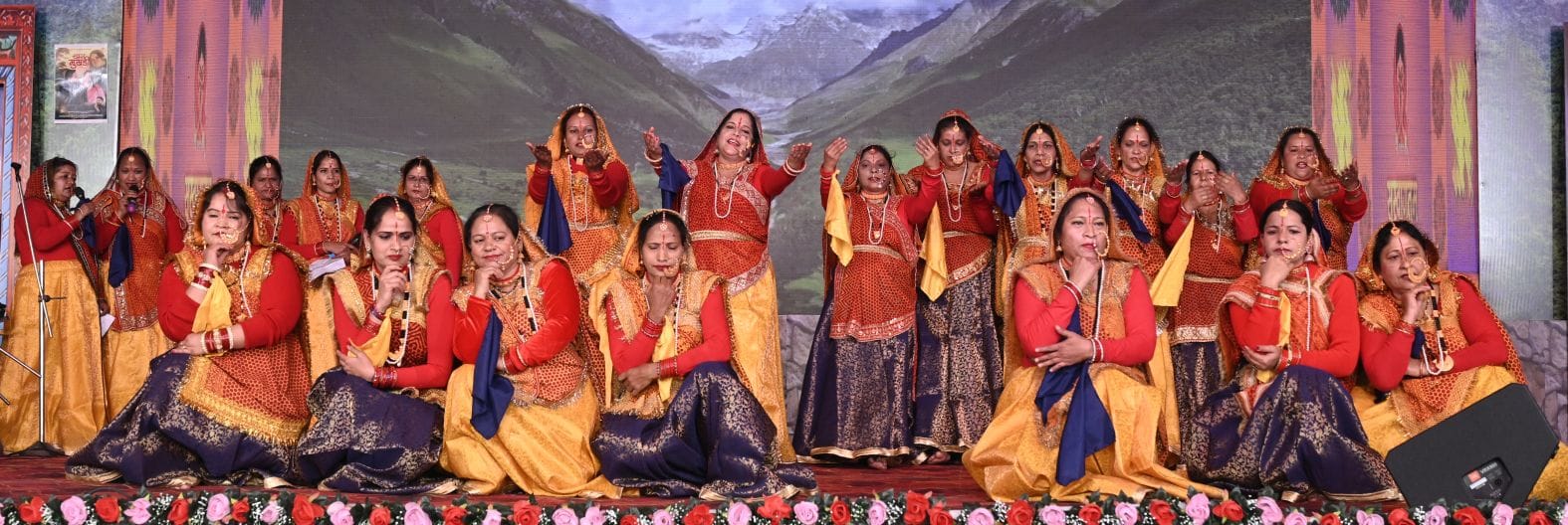 उत्तरायणी कौथिग के आठवें दिन बुधवार को प्रस्तुति देते कलाकार। उत्तरायणी कौथिग के आठवें दिन बुधवार को प्रस्तुति देते कलाकार।