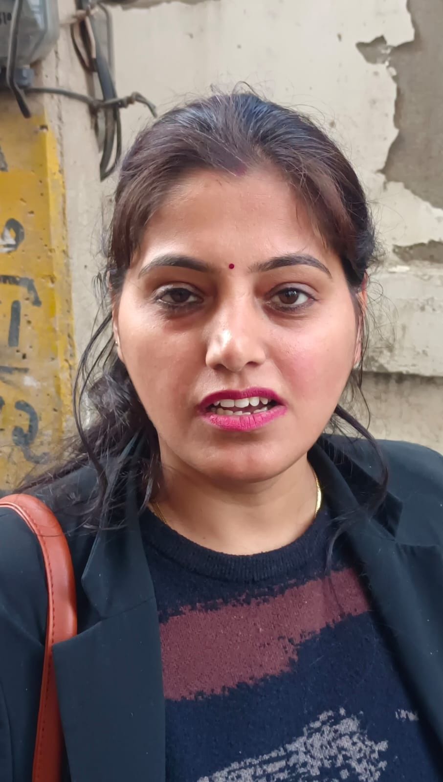 15...निगम के वार्ड सात की कृष्णा कॉलोनी में 20 दिन पहले उखाड़ी गली की हालत दिखाते कॉलोनीवासी। स 15...निगम के वार्ड सात की कृष्णा कॉलोनी में 20 दिन पहले उखाड़ी गली की हालत दिखाते कॉलोनीवासी। स