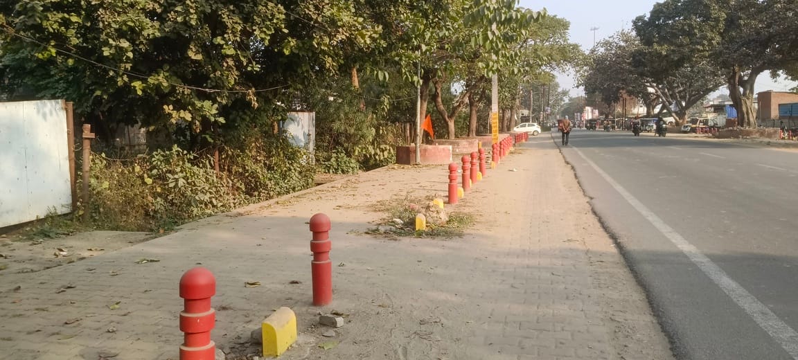 बैंक चौराहा पर बीच सड़क पर बनी पुलिस चौकी-संवाद बैंक चौराहा पर बीच सड़क पर बनी पुलिस चौकी-संवाद