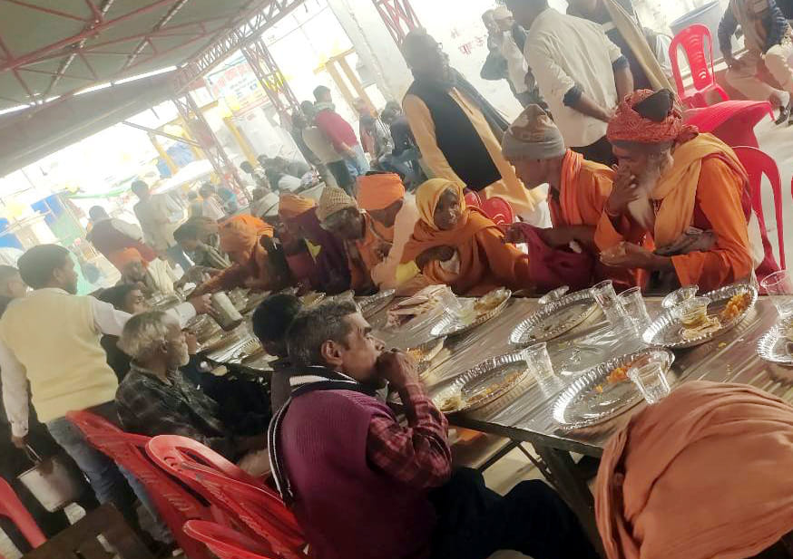 बटेश्वर में राम मंदिर के प्रतिष्ठा उत्सव संग मनाया गया पूर्व मंत्री अरिदमन का जन्मदिन