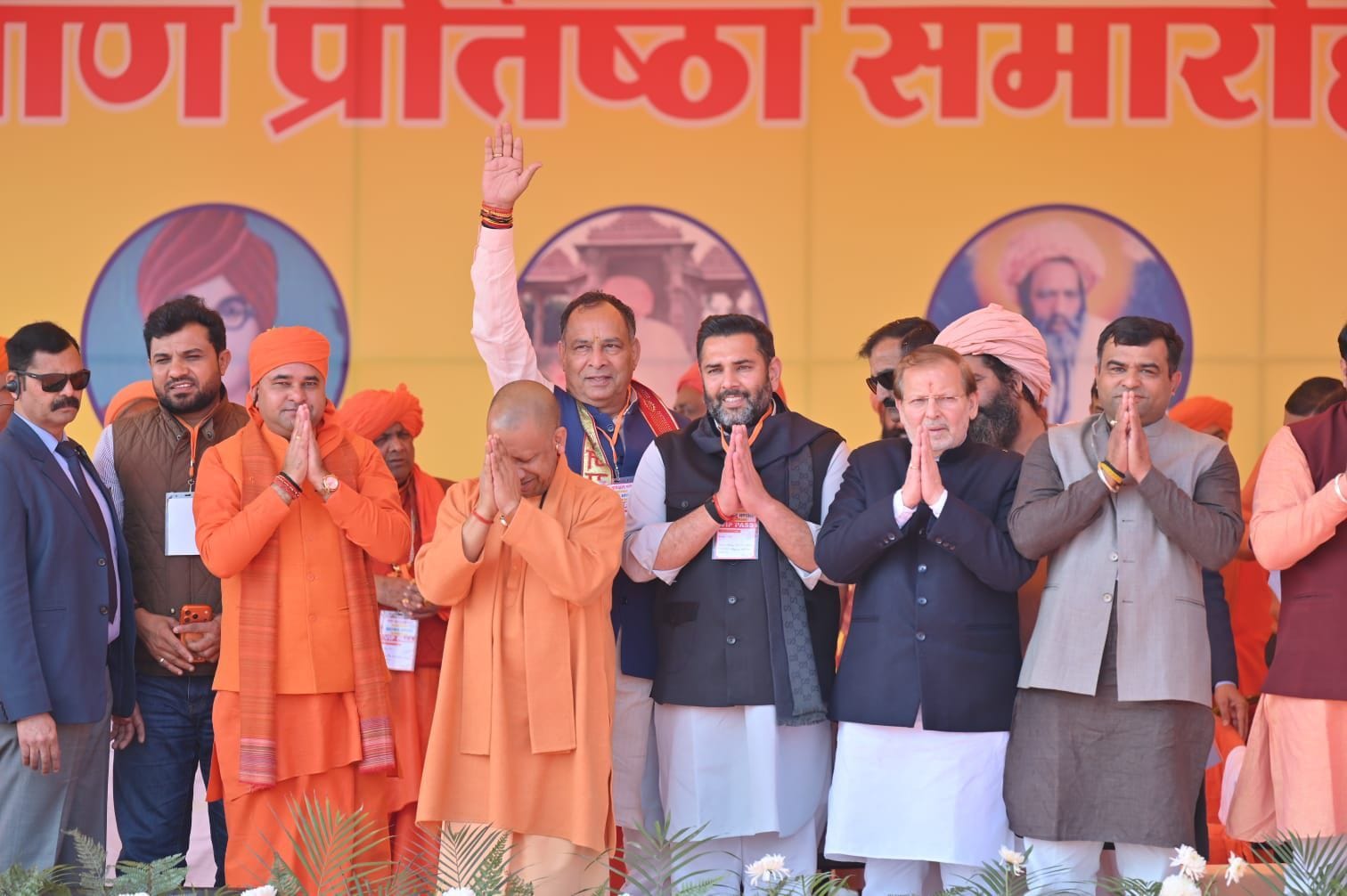फोटो 15: सोनीपत के मुरथल स्थित बाबा नागे वाला धाम में मूर्ति प्राण प्रतिष्ठा समारोह के दौरान उत फोटो 15: सोनीपत के मुरथल स्थित बाबा नागे वाला धाम में मूर्ति प्राण प्रतिष्ठा समारोह के दौरान उत
