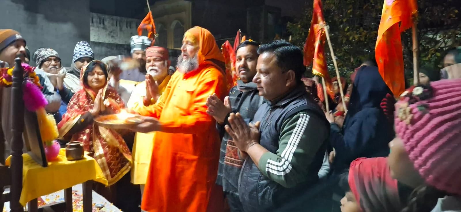 फोटो 25 खैरगढ़ में जलाए गए 5100 दीप रोशनी बिखेरते हुए। संवाद