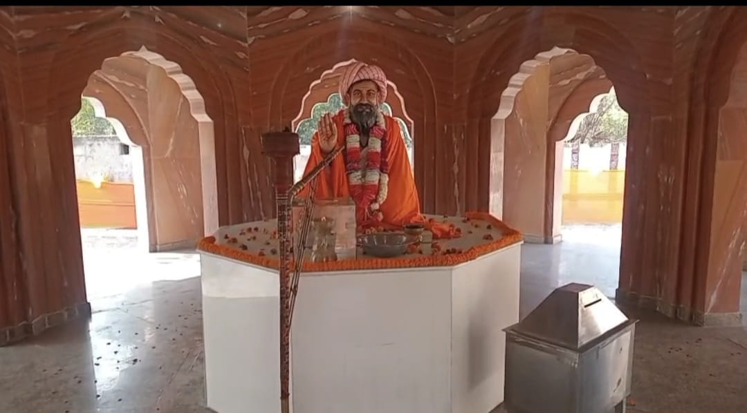 फोटो 36: सोनीपत के मुरथल स्थित बाबा नागे वाला धाम में मूर्ति प्राण प्रतिष्ठा समारोह के दौरान बा फोटो 36: सोनीपत के मुरथल स्थित बाबा नागे वाला धाम में मूर्ति प्राण प्रतिष्ठा समारोह के दौरान बा