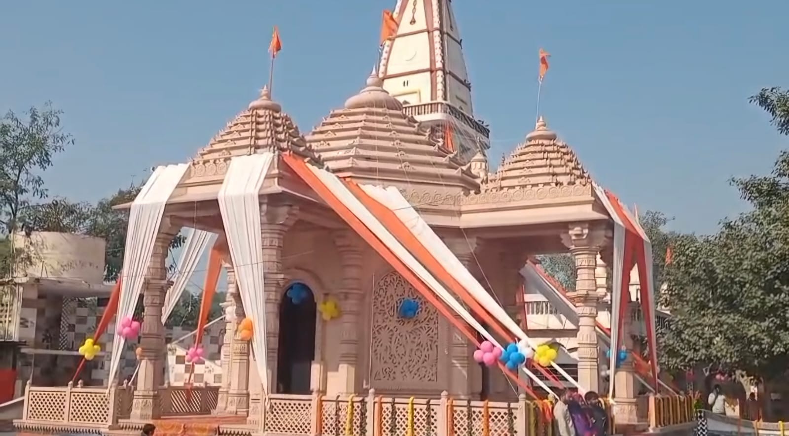 फोटो 36: सोनीपत के मुरथल स्थित बाबा नागे वाला धाम में मूर्ति प्राण प्रतिष्ठा समारोह के दौरान बा फोटो 36: सोनीपत के मुरथल स्थित बाबा नागे वाला धाम में मूर्ति प्राण प्रतिष्ठा समारोह के दौरान बा