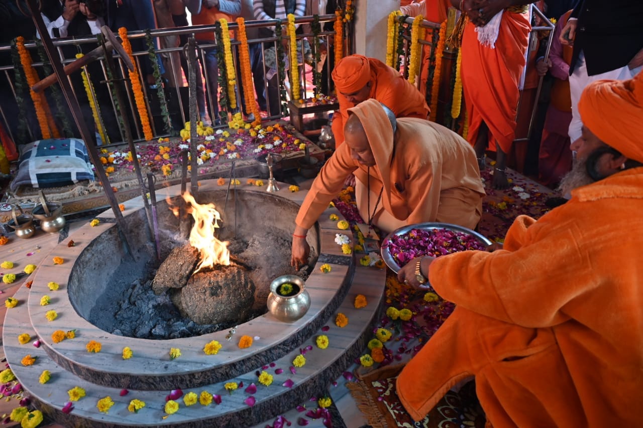 फोटो 36: सोनीपत के मुरथल स्थित बाबा नागे वाला धाम में मूर्ति प्राण प्रतिष्ठा समारोह के दौरान बा फोटो 36: सोनीपत के मुरथल स्थित बाबा नागे वाला धाम में मूर्ति प्राण प्रतिष्ठा समारोह के दौरान बा