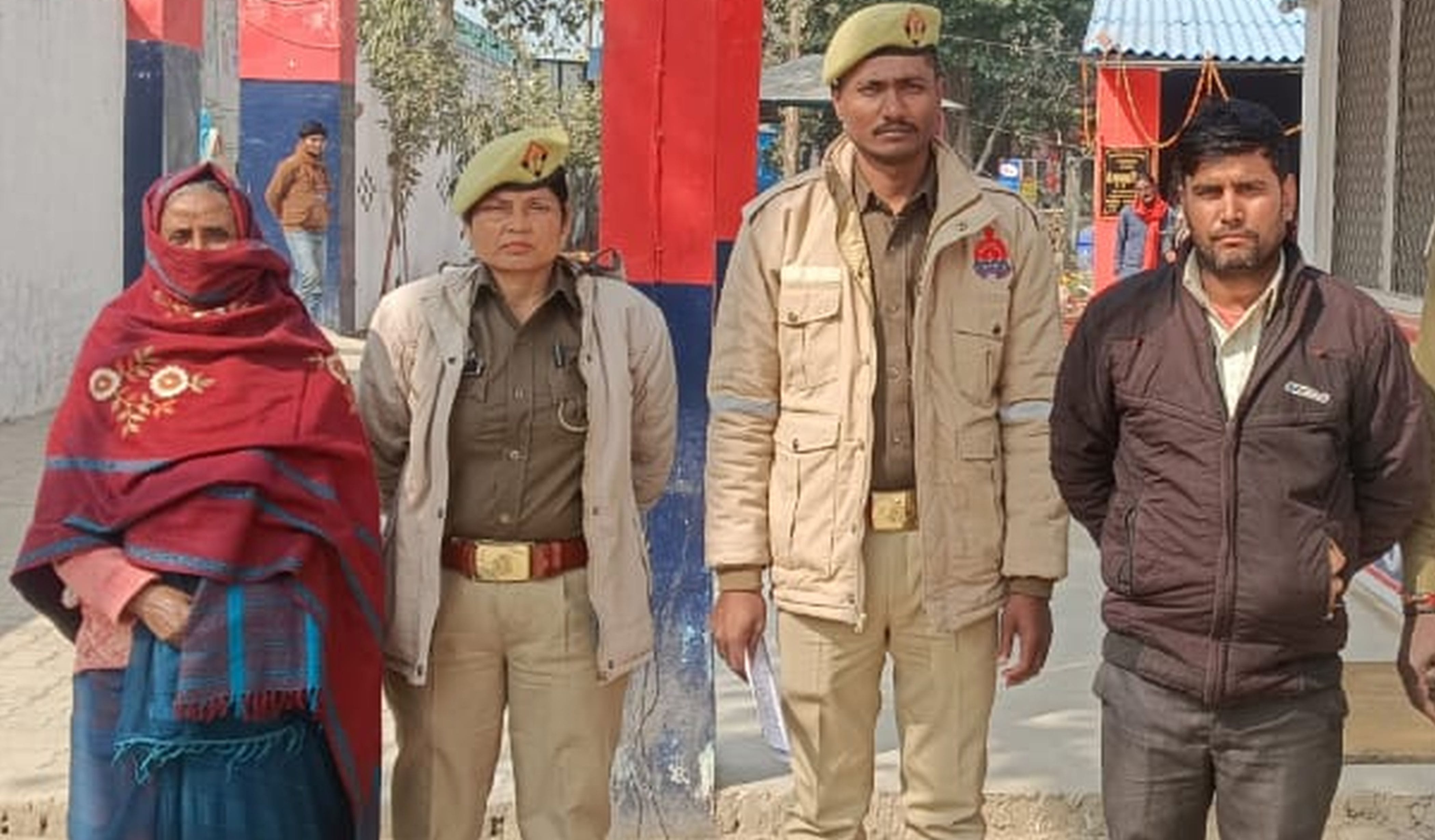 फोटो-40-मलवां थाने में खड़े आरोपी। स्रोत पुलिस
