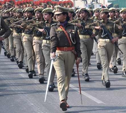 गणतंत्र दिवस पर विधानभवन के सामने से निकलने वाली झांकियों के साथ फुल ड्रेस परेड रिहर्सल की शुरु