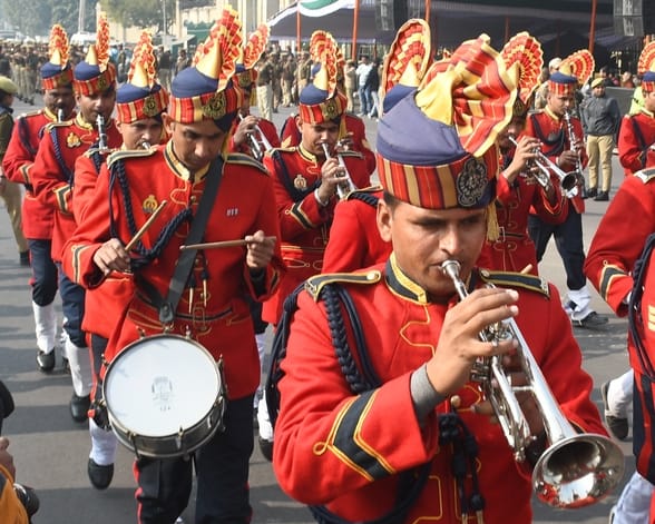 गणतंत्र दिवस पर विधानभवन के सामने से निकलने वाली झांकियों के साथ फुल ड्रेस परेड रिहर्सल की शुरु