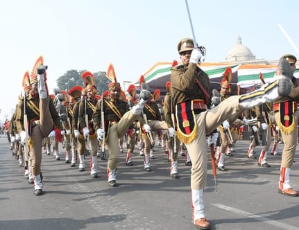 गणतंत्र दिवस पर विधानभवन के सामने से निकलने वाली झांकियों के साथ फुल ड्रेस परेड रिहर्सल की शुरु