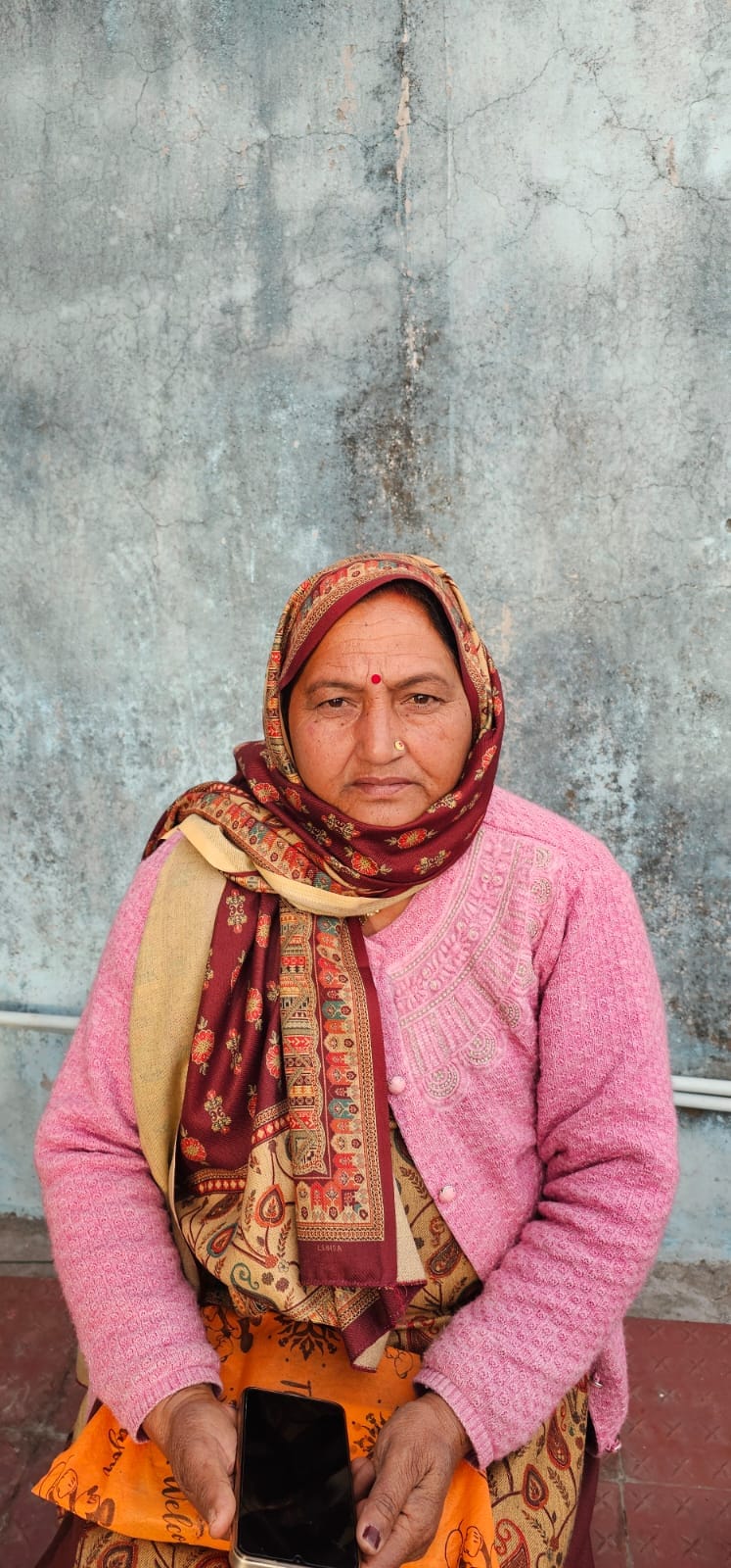 ग्राम पंचायत डेरा में ग्राम सभा के दौरान उपस्थित लोग। संवाद ग्राम पंचायत डेरा में ग्राम सभा के दौरान उपस्थित लोग। संवाद