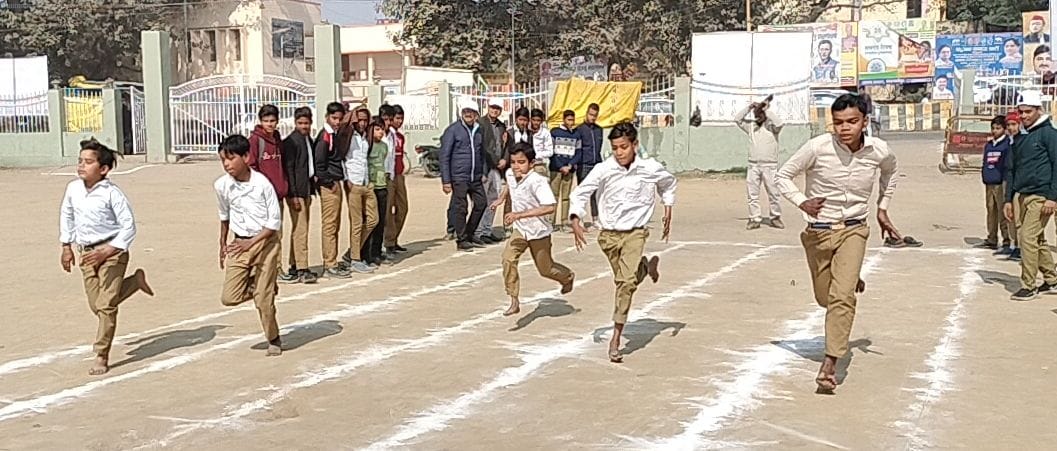 जीआईसी खेल मैदान में कबड्डी प्रतियोगिता में शामिल छात्र। संवाद जीआईसी खेल मैदान में कबड्डी प्रतियोगिता में शामिल छात्र। संवाद