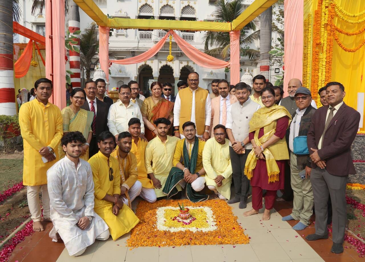 केजीएमयू में बसंत पंचमी पर कायम रही 114 साल पुरानी परंपरा