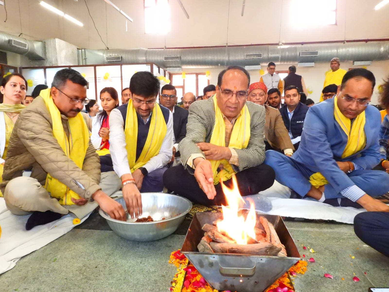 कैंसर संस्थान में बसंत पंचमी पर सरस्वती पूजा