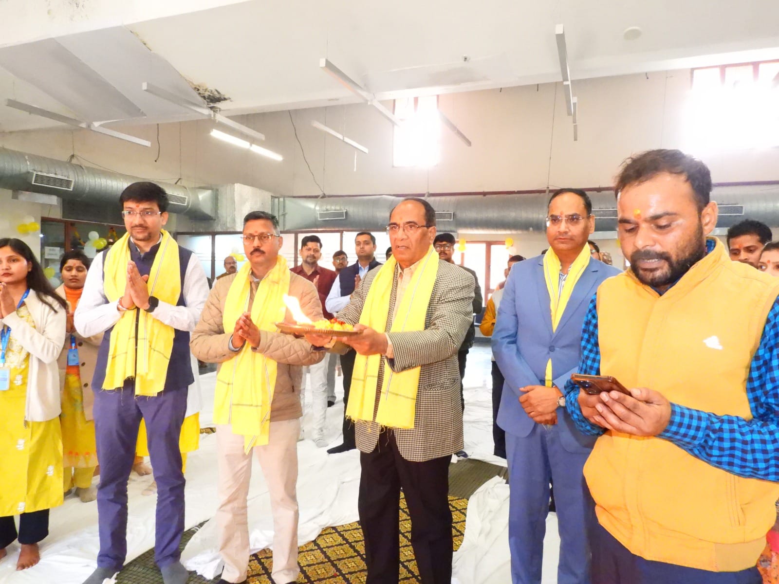 कैंसर संस्थान में बसंत पंचमी पर सरस्वती पूजा