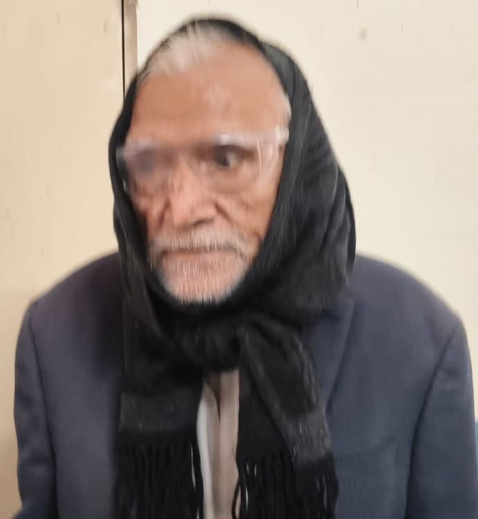 समाधान शिविर में लोगों की समस्याएं सुनते अधिकारी। संवाद