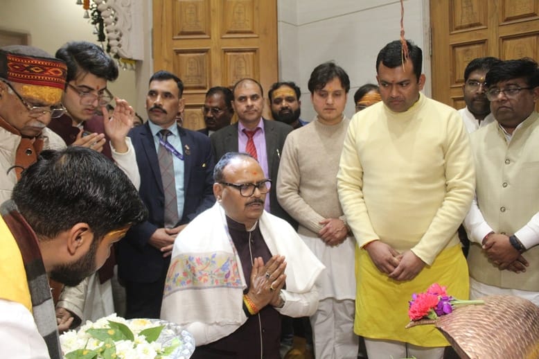 दिल्ली राेड स्थित सरस्वती लोक में श्री जागेश्वर धाम मंदिर में द्वितीय वार्षिकोत्सव पर निर्धन 