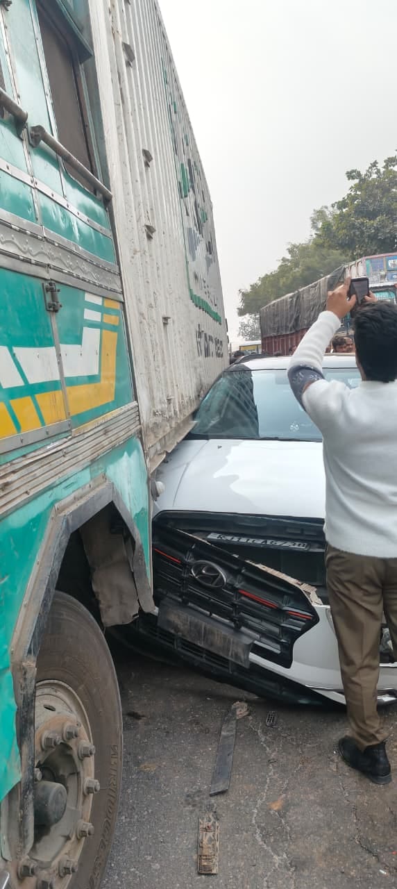 The accident occurred at the Jaun E turn on the Gwalior Highway. A car collided with a mixer tr The accident occurred at the Jaun E turn on the Gwalior Highway. A car collided with a mixer tr