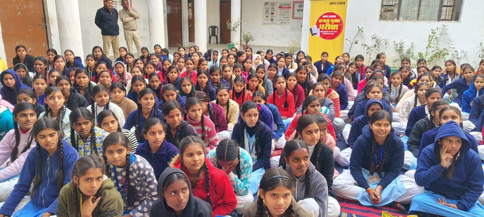 फोटो-1- सफीपुर जीजीआईसी में आयोजित तनावमुक्त परीक्षा कार्यशाला में संबोधित करते एसडीएम शिवेंद्र