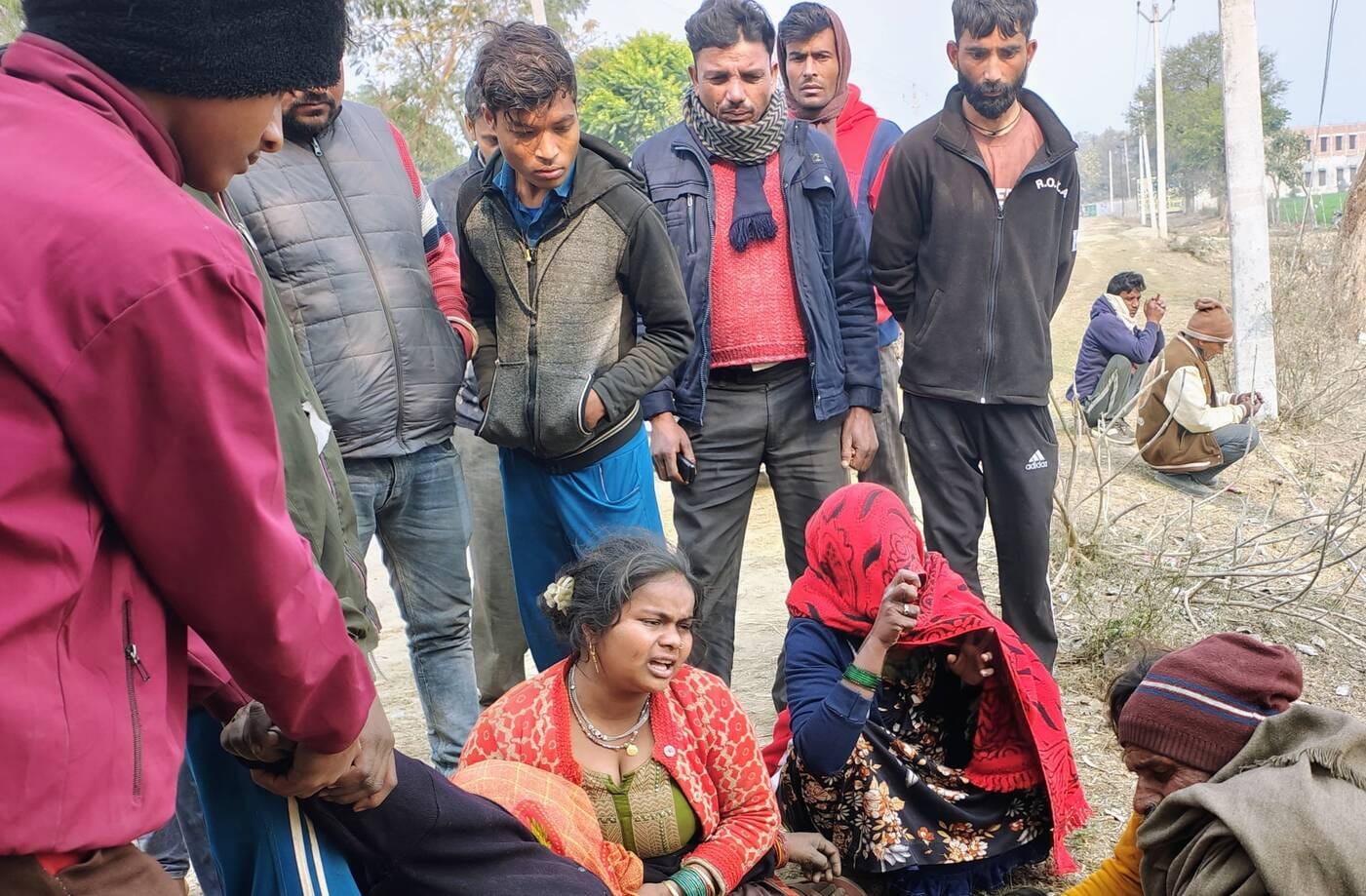 हाईटेंशन लाइन में लटकता विद्युत तार। स्रोत: जागरुक पाठक