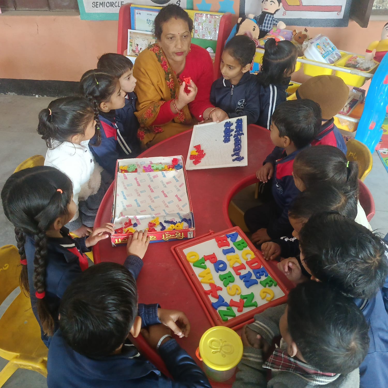 जनहैण स्कूल के विद्यार्थी गाड़ी से स्कूल जाते हुए। संवाद जनहैण स्कूल के विद्यार्थी गाड़ी से स्कूल जाते हुए। संवाद